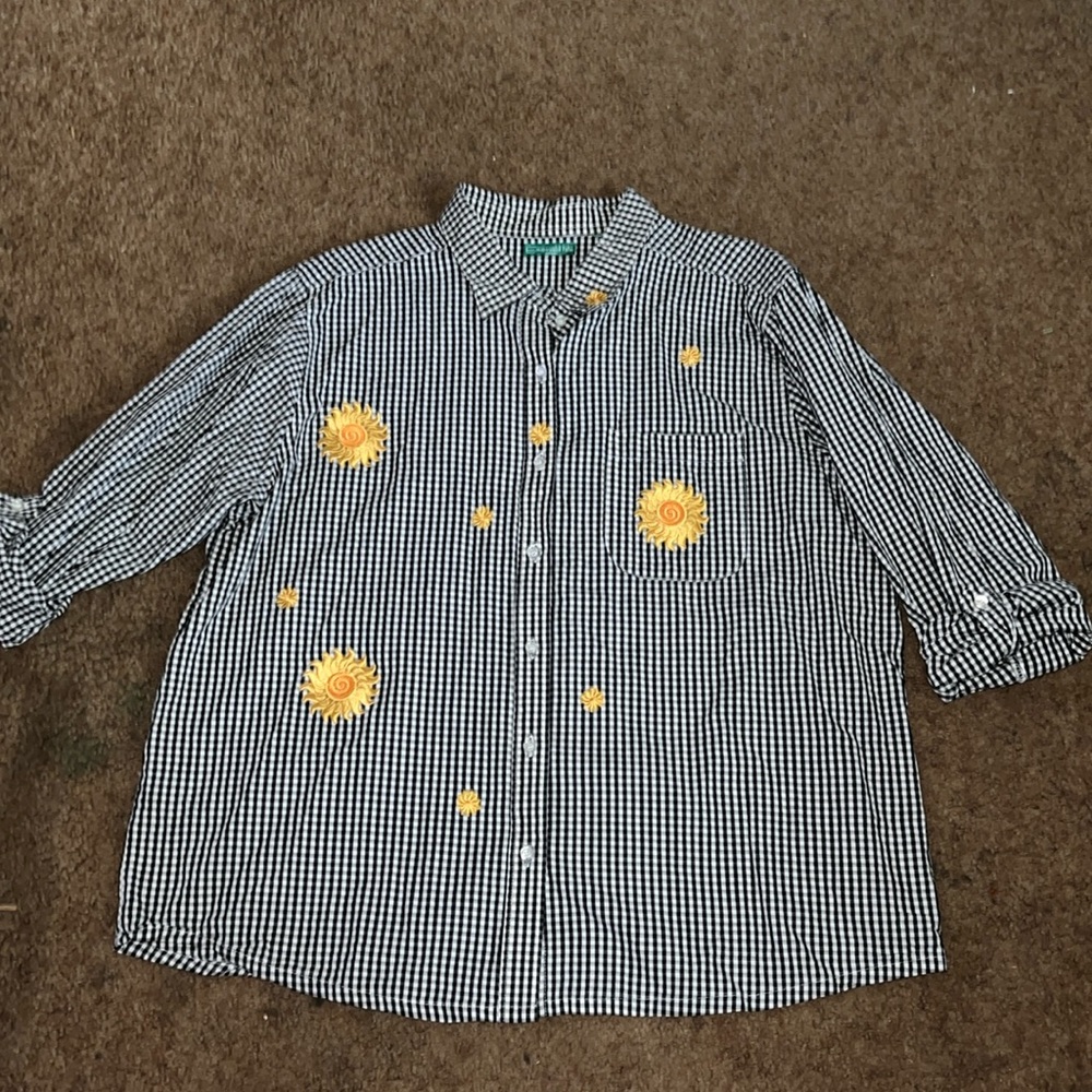 Black and white plaid sun sunflower embroidered button up